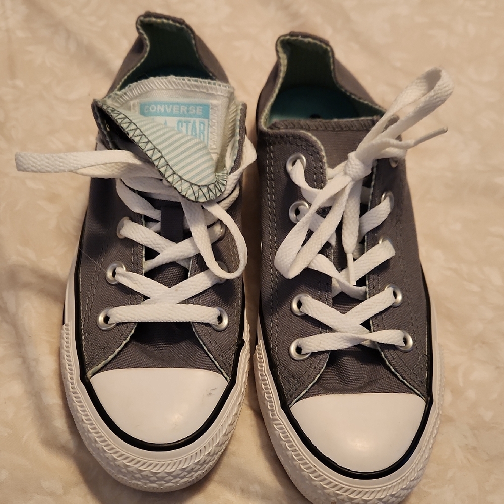 Converse Womans Sneakers in Gray and White Sz 6